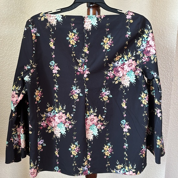 Alice + Olivia  bell sleeve floral blouse - Picture 5 of 5